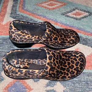 NWOB B.O.C. Born Concept Women’s Clog In Leopard Print Sz 9.5
